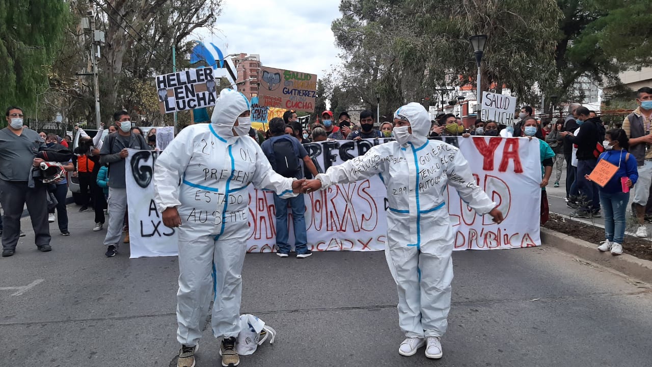 La marcha comenzó en el monumento al general San Martín. Foto: Virginia Trifogli