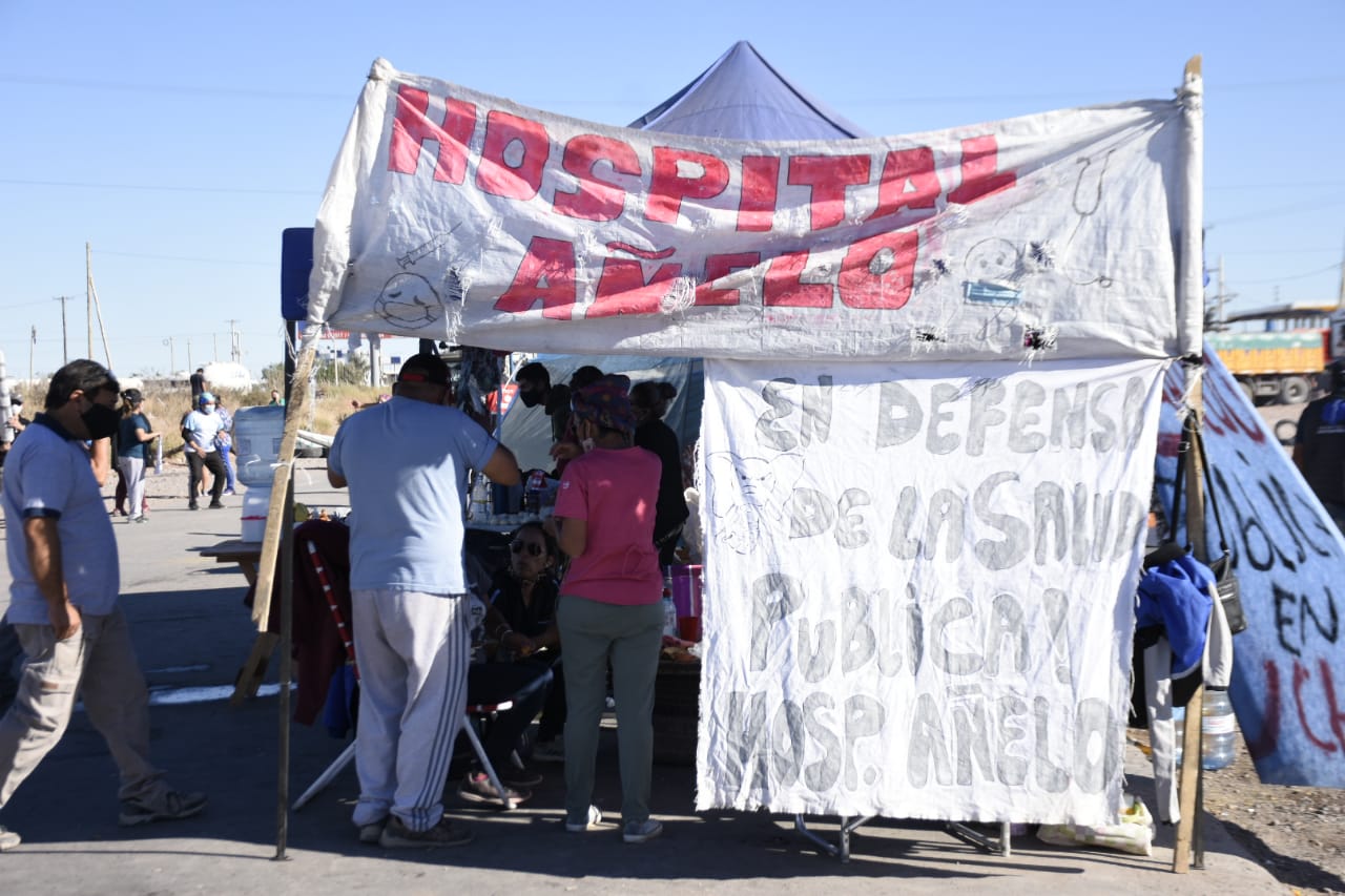 El conflicto de los autoconvocados ya lleva trece días de  cortes ininterrumpidos. (Florencia Salto).-