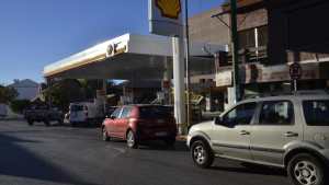 Ya hay desabastecimiento de combustibles y mercadería en Neuquén  por los cortes