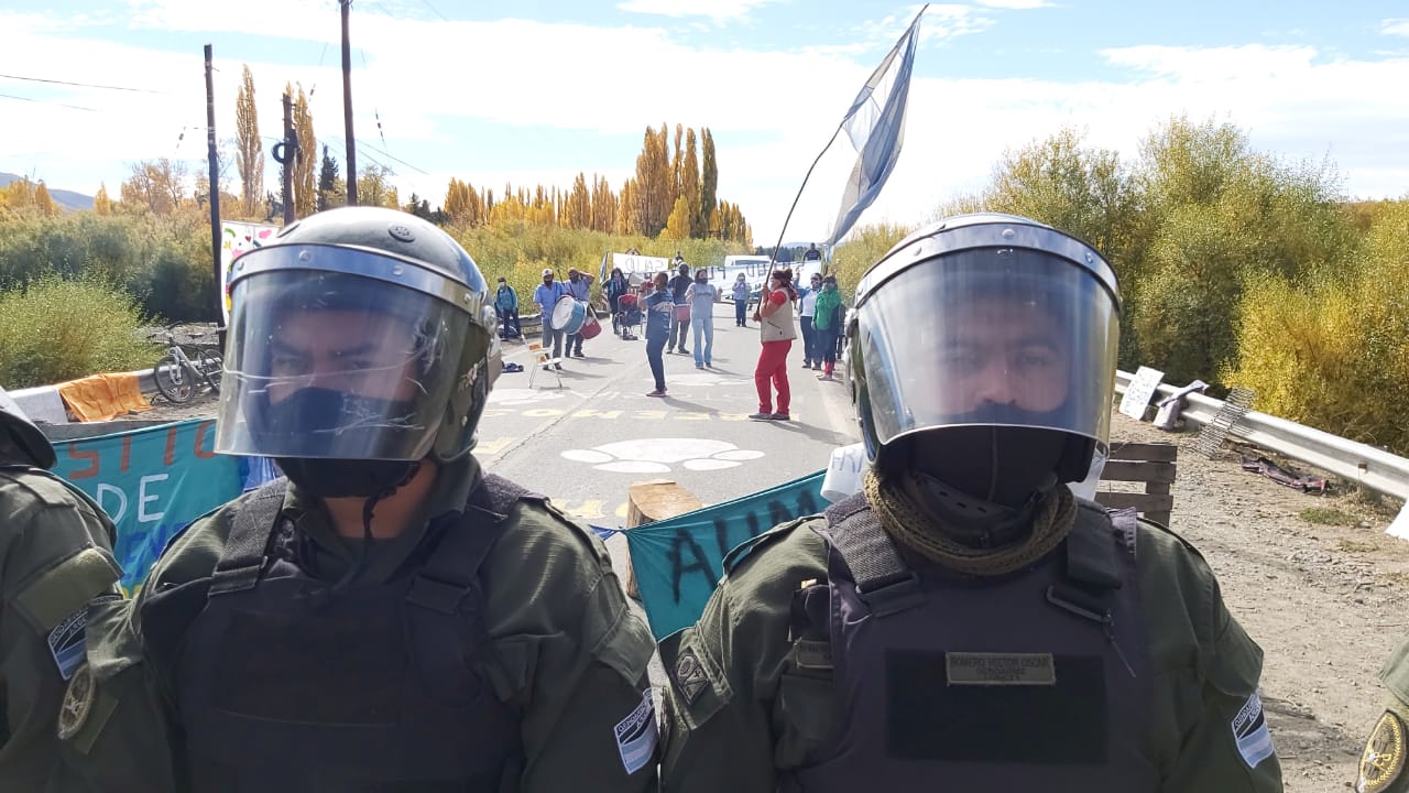 Gendarmería intervino en el piquete de Junín de los Andes. Foto: Info Los Andes