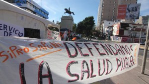 El oficialismo de Neuquén sale a confrontar, mientras los cortes de Salud siguen