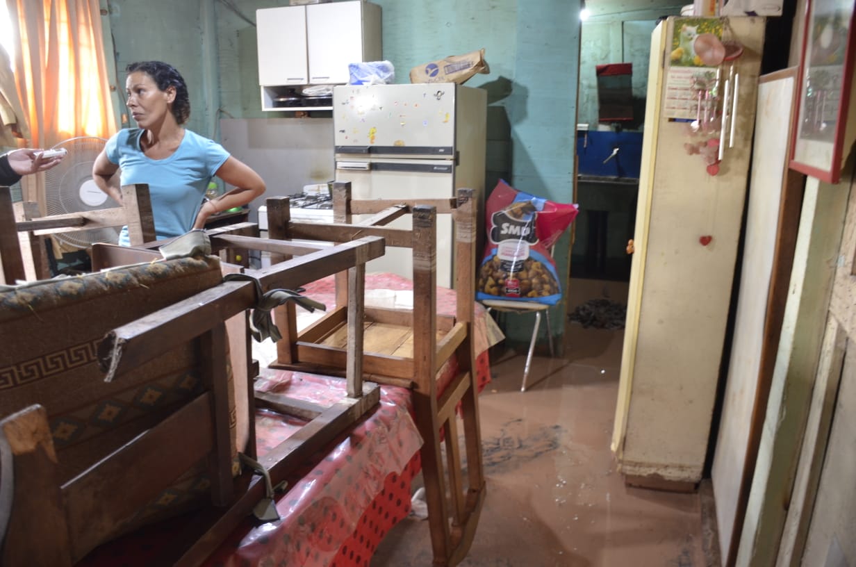 En la zona de Valentina Norte Rural hay una decena de zanjones tras el temporal y viviendas afectadas Foto: Yamil Regules
