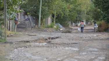 Las líneas 147 y 103  están disponibles para la atención de  emergencias en Neuquén. Foto: Yamil Regules.
