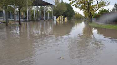 El barrio Río Grande es uno de los más anegados en Neuquén capital, por el desborde del arroyo Durán. Foto: Yamil Regules