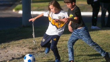 Ámbar tiene 9 años y comenzó a jugar a la pelota a partir de los 5. Foto: Pablo Leguizamon.