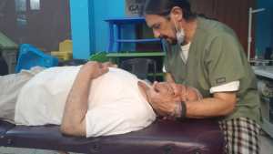 Un kinesiólogo de Neuquén asiste a refugiados de guerra en Jordania