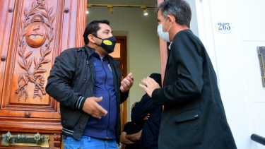 Giménez y Renda, en plena discusión. Foto: Marcelo Ochoa.
