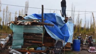 Vecinos de Chacra Monte se vieron alejados de sus hogares por el agua. Foto César Izza