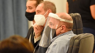 Lucini junto a sus defensores, Roberto y Gastón Berenguer. Foto Florencia Salto.