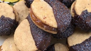 ¿Listos para unos mini alfajores naturales?