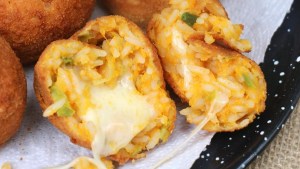 Croquetas de arroz rellenas de calabaza y queso