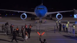 Llegaron 800.000 dosis de Sputnik V desde Rusia y preparan otro vuelo a China