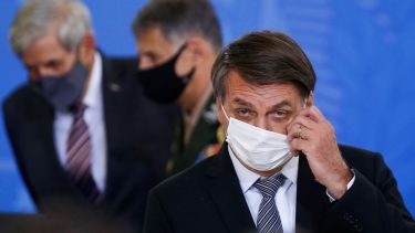 Jair Bolsonaro habló de «toque de queda» en Argentina y Alberto Fernández le respondió