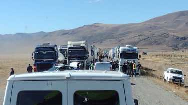 Los camioneros bloquean la ruta 237 desde las 13 de este jueves. Foto: gentileza