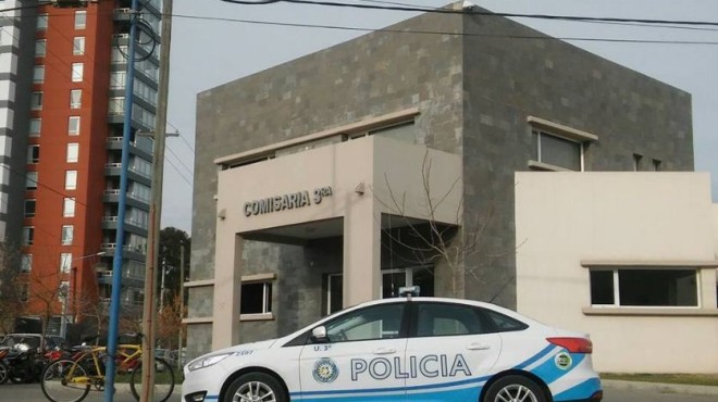 Personal de la Comisaría Tercera intervino en el hecho policial ocurrido en avenida Roca casi Gadano. (foto: archivo)
