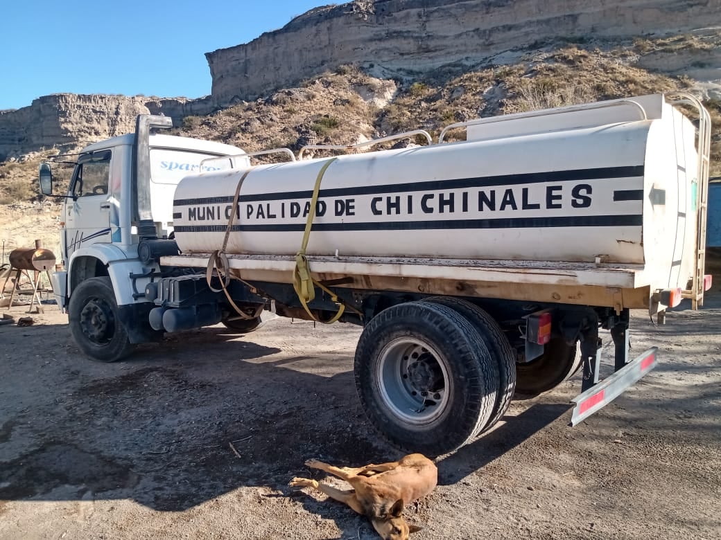 El municipio de Chichinales renueva su parque automotor con la compra de dos camiones. (Foto Néstor Salas)