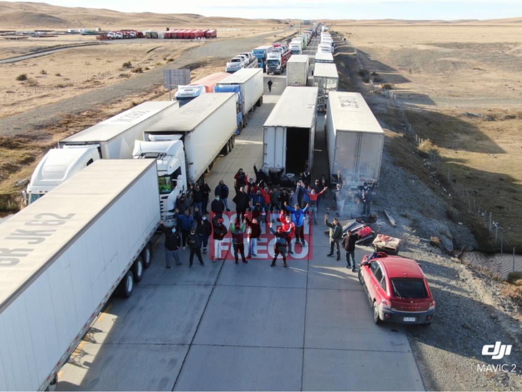 El corte de camioneros chilenos fue levantado y el tránsito comienza a normalizarse. (Foto: gentileza FM Fuego)