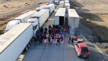 El corte de camioneros chilenos fue levantado y el tránsito comienza a normalizarse. (Foto: gentileza FM Fuego)