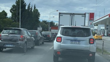 Con un intenso tráfico quedaron liberados los puentes Neuquén-Cipolletti. (Gentileza)