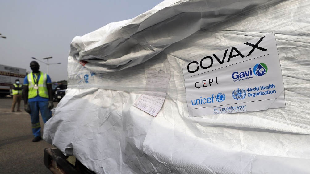 Llegaron al país 864 mil dosis de vacunas contra el coronavirus del Fondo Covax.