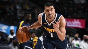Gran partido de Campazzo en la derrota de Denver ante Boston