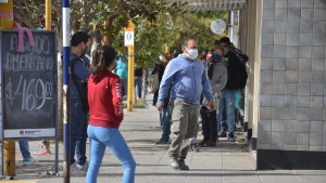 Recomiendan incrementar controles en los comercios de Regina para prevenir contagios