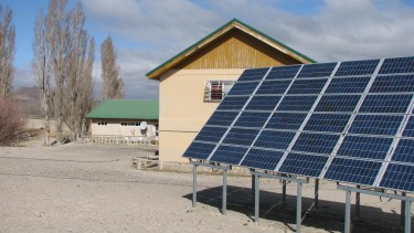 Además de las escuelas, dos albergues del interior neuquino contarán con una nueva red de energía solar. (Foto: gentileza)