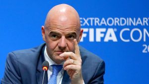 El presidente de la FIFA apuntó contra el racismo: «Los que actúan de esta manera son criminales»