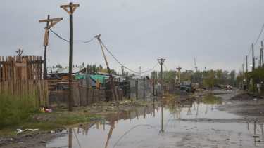 Muchas calles intransitables por la acumulación de agua (Florencia Salto) 