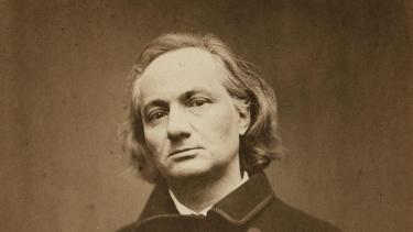 Poeta, traductor y crítico de arte, Baudelaire nació el 9 de abril de 1821 en París, en una familia de una clase social privilegiada.