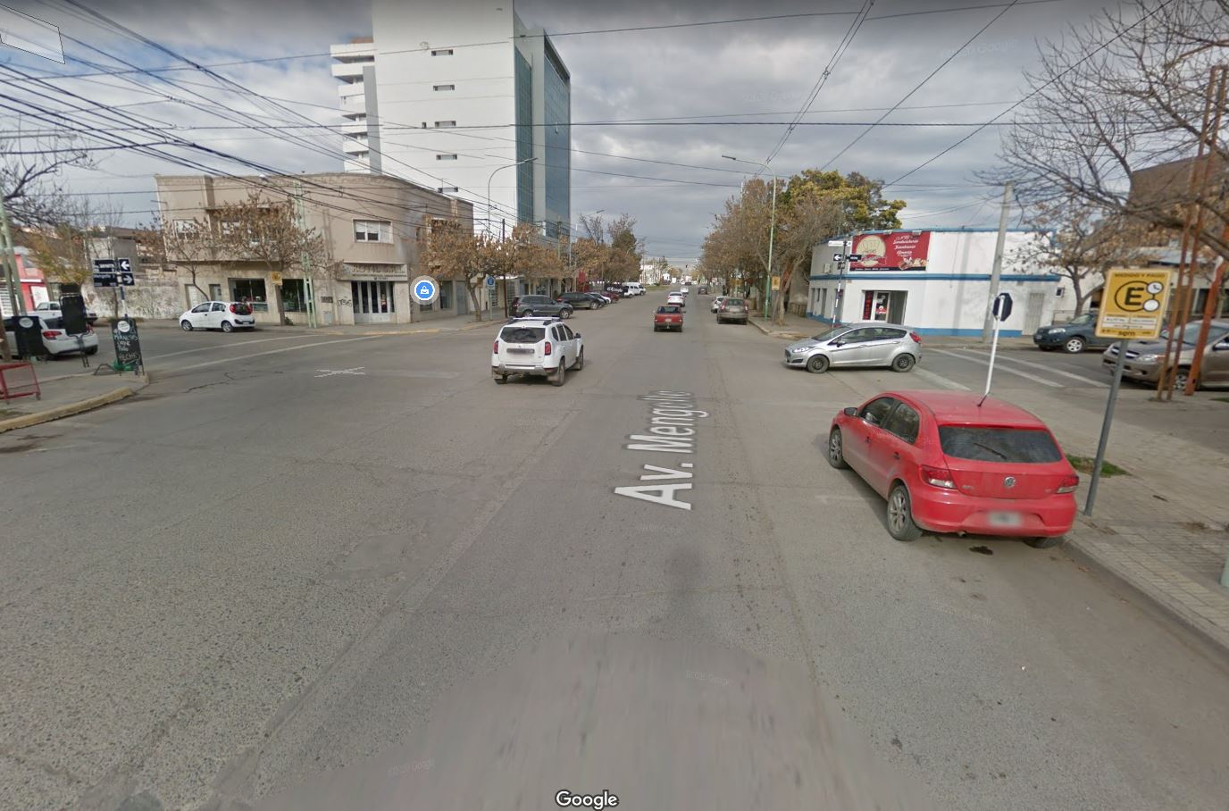 La esquina del accidente. A pesar de lo que dice Google Maps, Mengelle no es avenida.