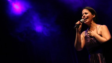 "Un bolero más". Los arreglos musicales pertenecen a Juan Rivero y la dirección general a Jonathan Ceballes. Foto gentileza