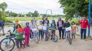 Un día sin tránsito para salir a jugar y andar en bicicleta por las calles de Roca