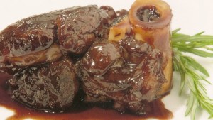 Audio receta: osobuco braseado con puré de coliflor y miel por Juan Izaguirre