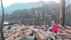 Casas eficientes para recuperar lo que el fuego devoró en la Comarca Andina