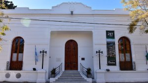 Este viernes se abonarán los salarios de empleados municipales de Viedma