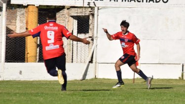 Independiente se quedó con el clásico ante Atlético en Río Colorado. Fotos: Jorge Tanos. 