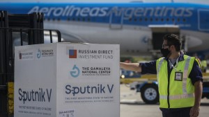 Parte otro vuelo a Moscú para traer más vacunas Sputnik V