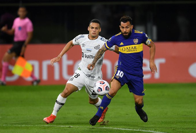 Carlos Tevez anotó el primer gol del partido para el conjunto Azul y Oro en la noche de La Bombonera.