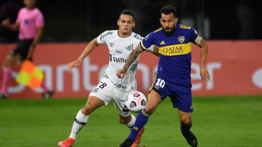 Carlos Tevez anotó el primer gol del partido para el conjunto Azul y Oro en la noche de La Bombonera.