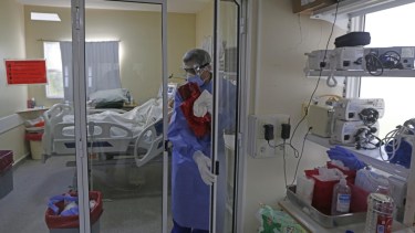 Cinco días de duelo por las 100 mil víctimas del covid. Foto: Juan Thomes 