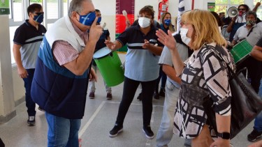 Scalesi en su cruce con la ministra de Educación. Foto: Marcelo Ochoa.