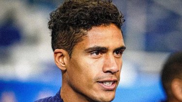 Raphael Varane no podrá estar para Real Madrid en dos partidos muy importantes de la temporada. 