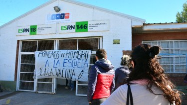 Los docentes piden por la vacuna. Foto: Marcelo Ochoa.