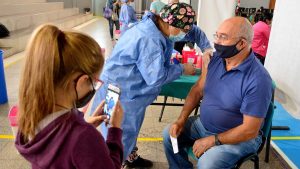 Por el rebrote de Covid, el hospital de Viedma recuerda la aplicación del refuerzo de la vacuna