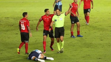 Vigliano no arbitrará en la próxima fecha por el penal que cobró a favor de Racing