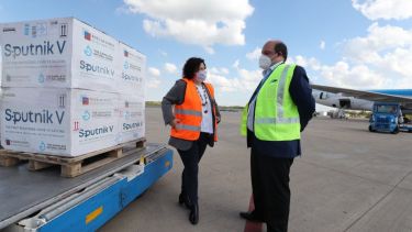 Vizzotti recibió hoy un nuevo cargamento de dosis de SputnikV. Foto: presidencia de la Nación.-