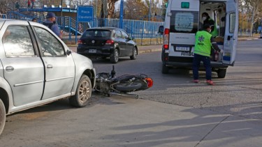 Una mujer tuvo que ser asistida por un fuerte choque en Roca