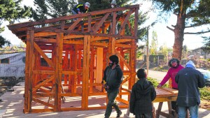 Un módulo-casa hecho en Bariloche para los que la perdieron en los incendios de la Comarca