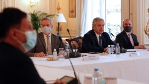 Alberto Fernández en París se reunió con empresarios y luego lo hará con Macron